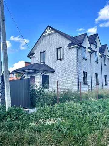 Продам будинок з гаражем на великій ділянці