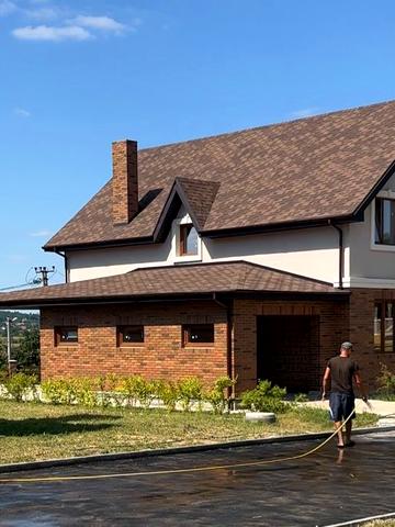 Продам дом с видом на озеро и сосновый лес.