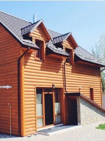 Продам будинок з басейном у мальовничому міст