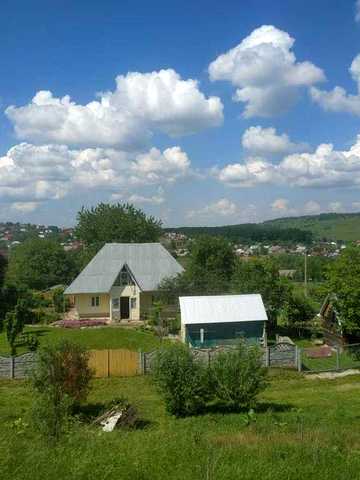 Продам будинок. Розташований в с.Тисовець 9 км від м.Чернівці