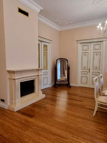 Князя Романа вул. (), 32