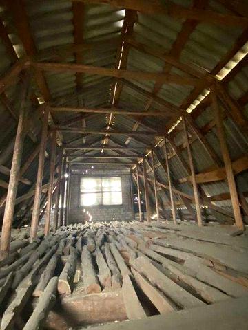 Земельна ділянка з будинком