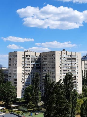 Большая квартира возле метро Левобережная и Русановского канала