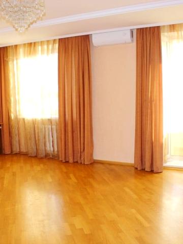 Большая квартира возле метро Харьковская