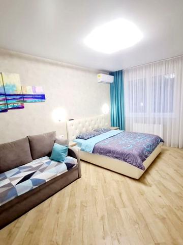 Бирюзовая новая студия Люкс возле метро Позняки