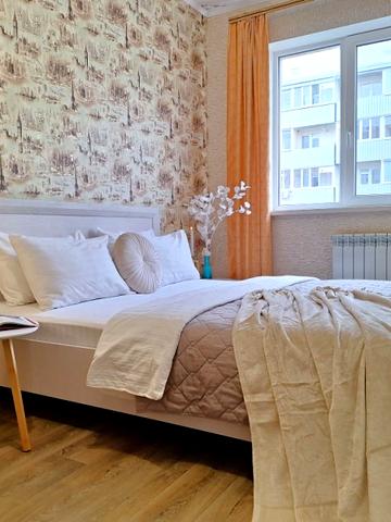 Большая кроватка на Садовом. Сеть Alex Apartments.
