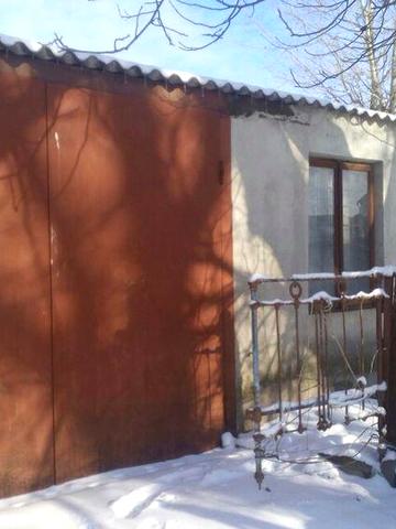 Продається будинок з гаражом та надвірною будовою