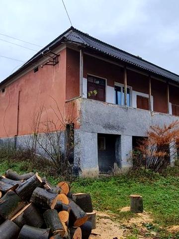 Нежитлова будівля, будинок садибного типу