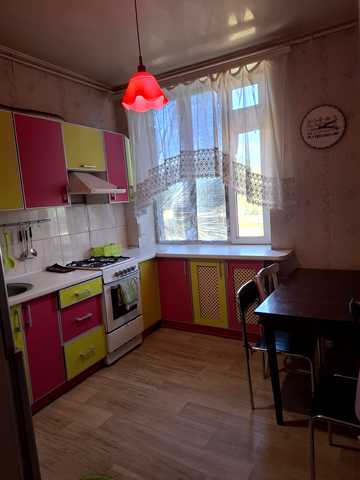 Металургів просп., 8