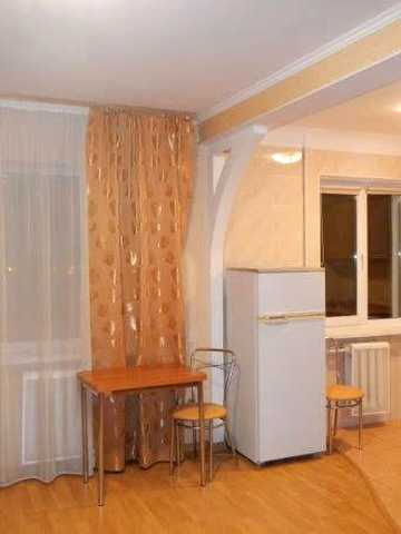 Воскресенська вул., 7