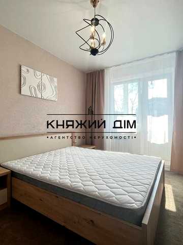 Ярослава Івашкевича вул., 5