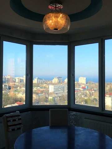 Середньофонтанська вул., 19б