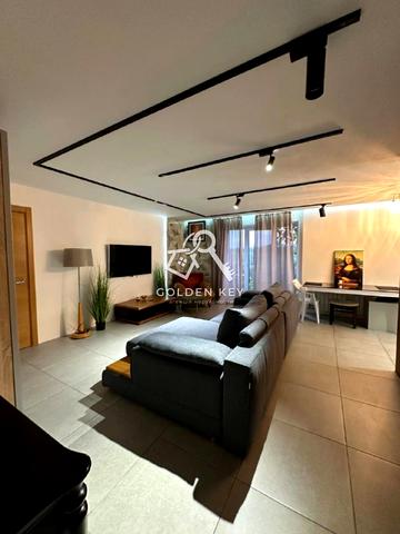 Олександра Поля вул. (Жовтнева), 1