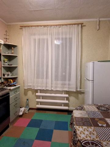 Космонавтів вул., 142а; 142б