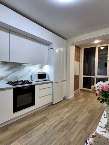 Олега Антонова вул. (Карла Маркса), 13б