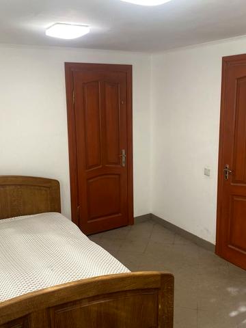 Золота вул. (), 24