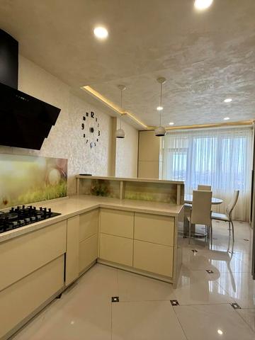 Бережанська вул., 52