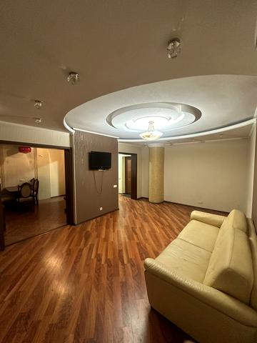 Аерокосмічний просп. (Гагаріна), 7