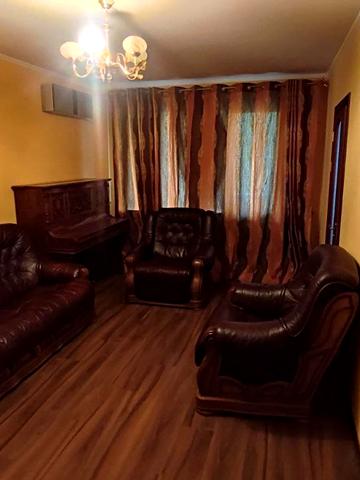 Небесної Сотні просп. (Маршала Жукова), 13