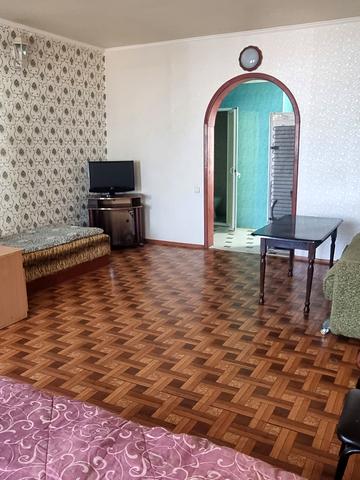 Гостинна вул., 1