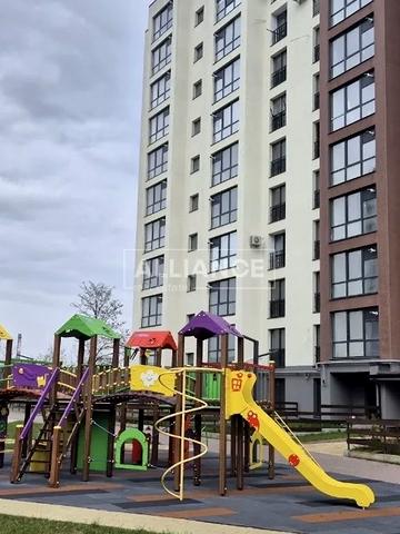 Лева Ребета вул., (Будинок 3)