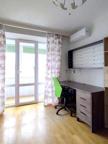 Карпатська вул., 12