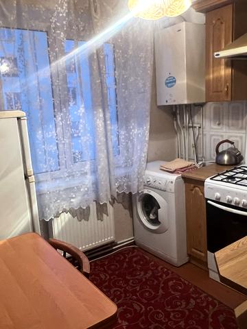 Героїв Крут вул., 4