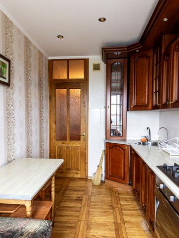 Володимира Вернадського вул., 2