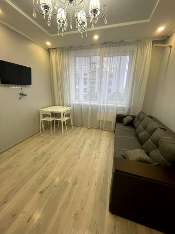 Героїв Небесної Сотні просп., 16/1