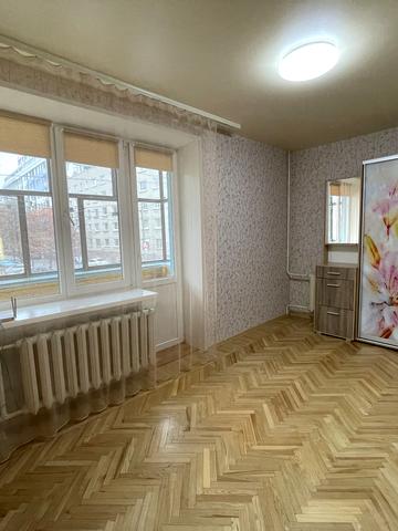 Паторжинського вул., 11