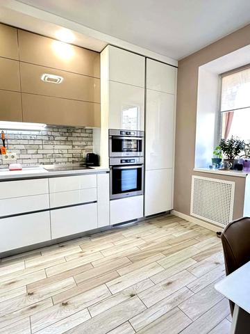 Валерія Лобановського вул., 28