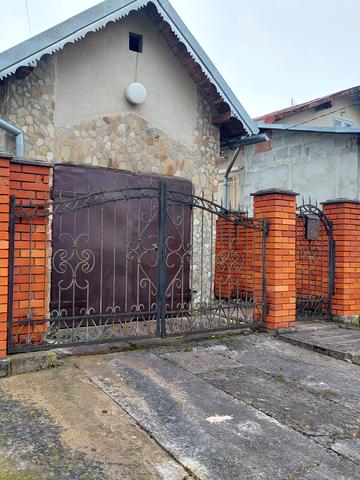 Леоніда Каденюка вул., 44