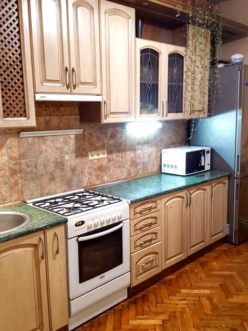 Зернова вул., 1