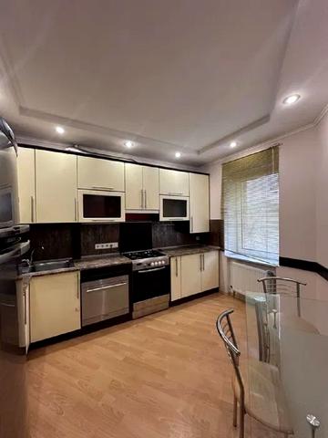 Небесної Сотні вул. (Леніна), 88