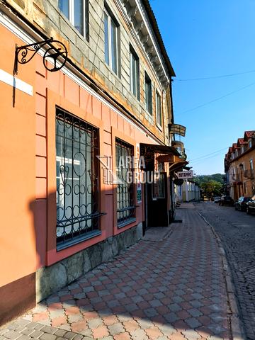 Зарванська вул., 16