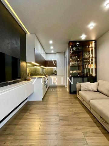 Набережна Перемоги вул., 42