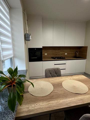 Дворецька вул., 40