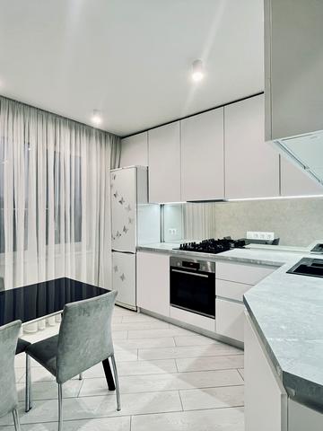 Єдності вул., 4