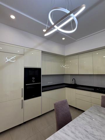 Дніпровські Пороги вул., 15