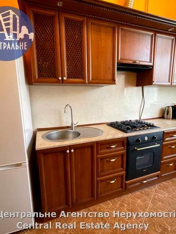 Богуна Івана вул., (Будинок)