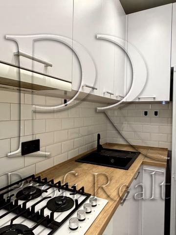 Академіка Амосова вул., 12