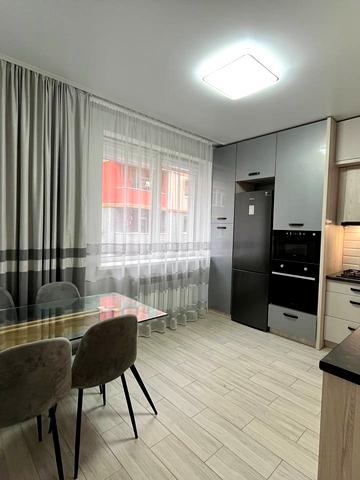 Карпа Валовня вул., 14/1