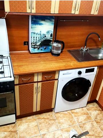 Всіхсвятська вул. (50 років СРСР), 6