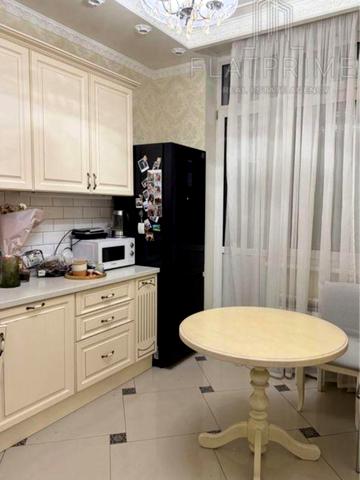 Гната Хоткевича вул. (Червоногвардійська), 8