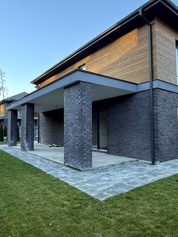 Михайла Чалого вул., 5