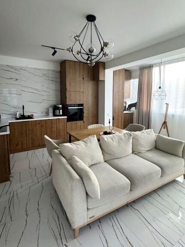 Миру вул., 4-В