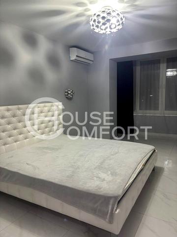 Гоголівська вул., 27