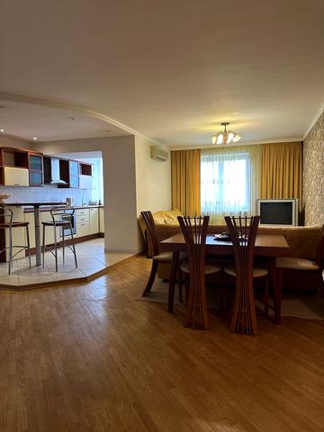 Тополева вул., 4-8