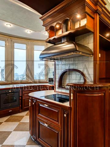 Володимира Івасюка просп. (Героїв Сталінграду), 4