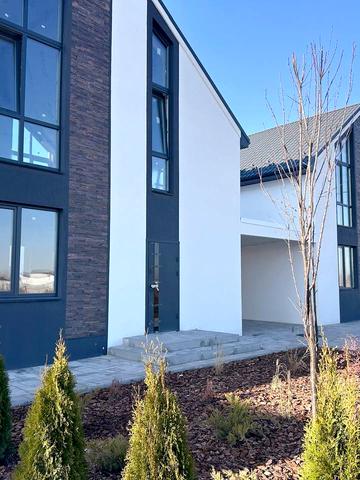 Джерельна, 39